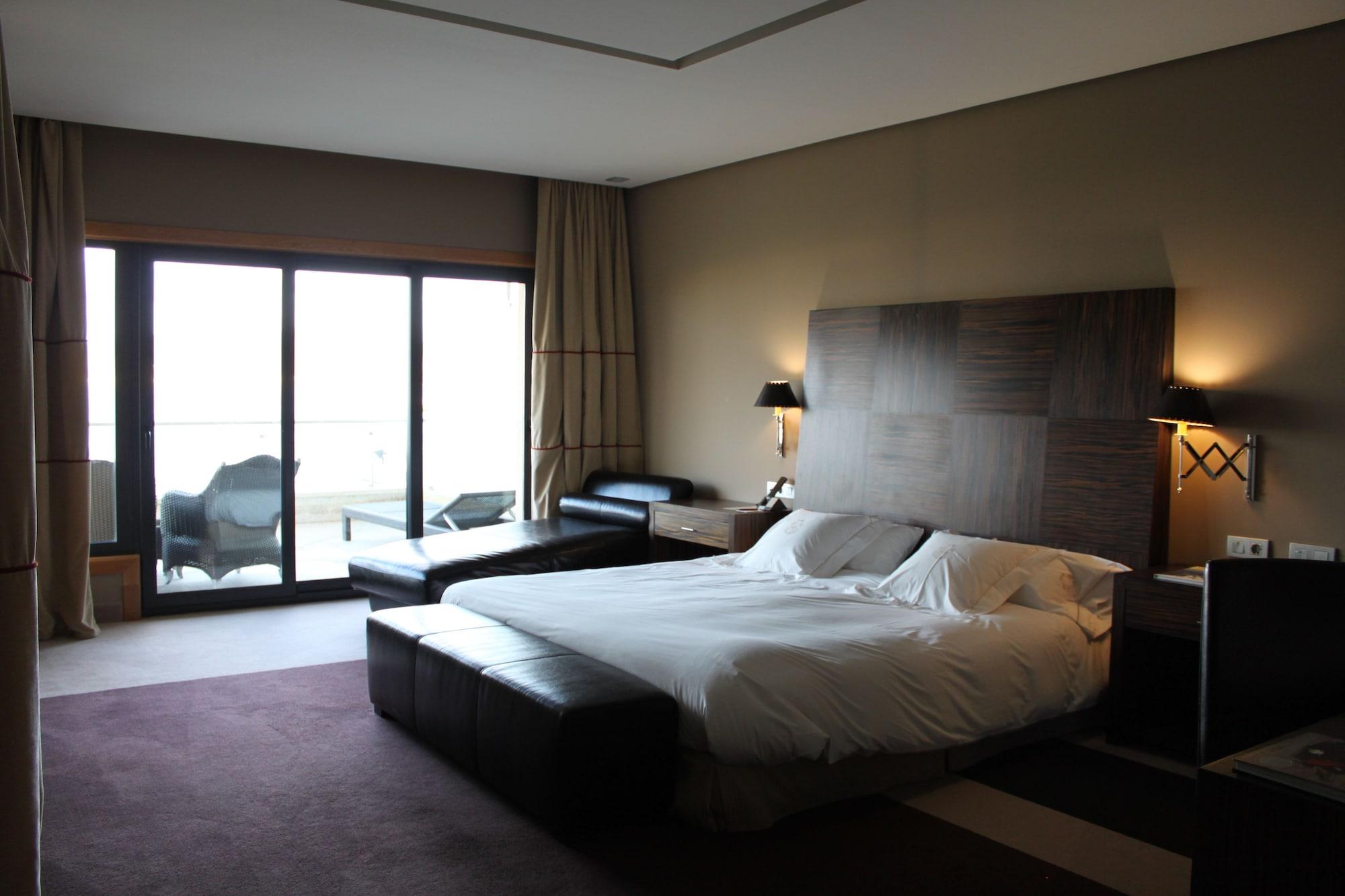 Pazo Los Escudos Hotel Spa & Resort วิโก ภายนอก รูปภาพ A room at the hotel