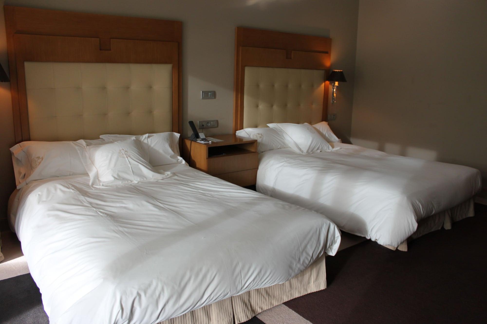 Pazo Los Escudos Hotel Spa & Resort วิโก ภายนอก รูปภาพ A room at the hotel
