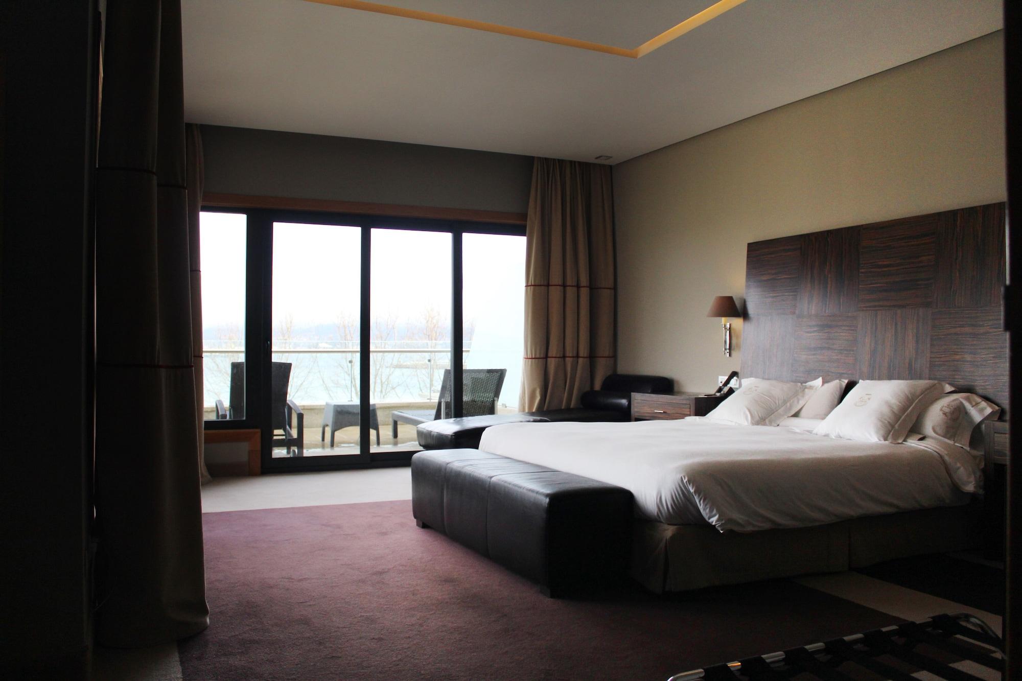 Pazo Los Escudos Hotel Spa & Resort วิโก ภายนอก รูปภาพ A room at the hotel