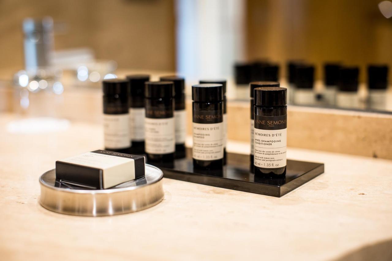 Pazo Los Escudos Hotel Spa & Resort วิโก ภายนอก รูปภาพ A selection of toiletries