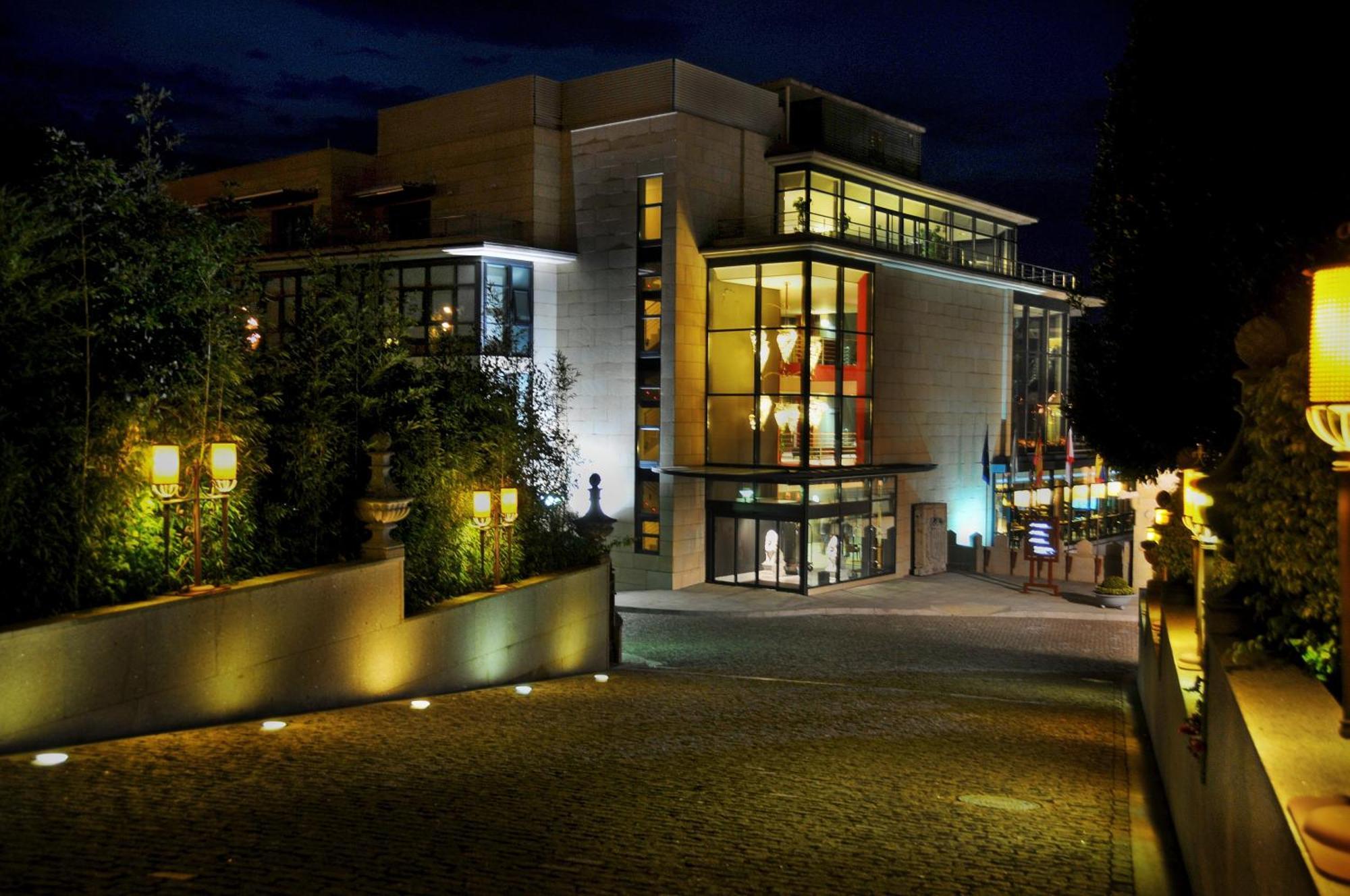 Pazo Los Escudos Hotel Spa & Resort วิโก ภายนอก รูปภาพ The main entrance of the museum