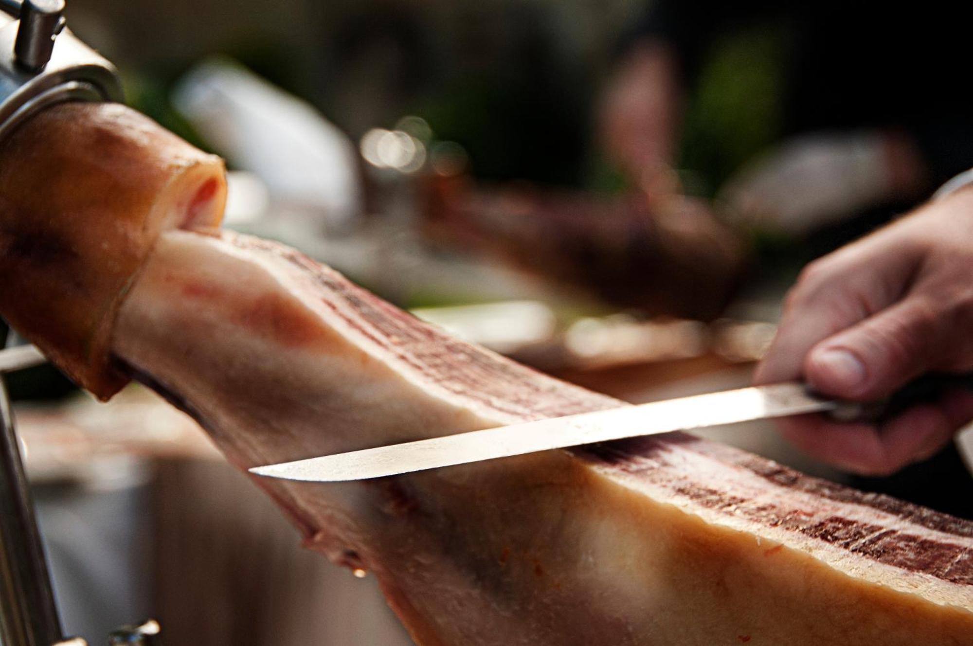 Pazo Los Escudos Hotel Spa & Resort วิโก ภายนอก รูปภาพ Slicing ham