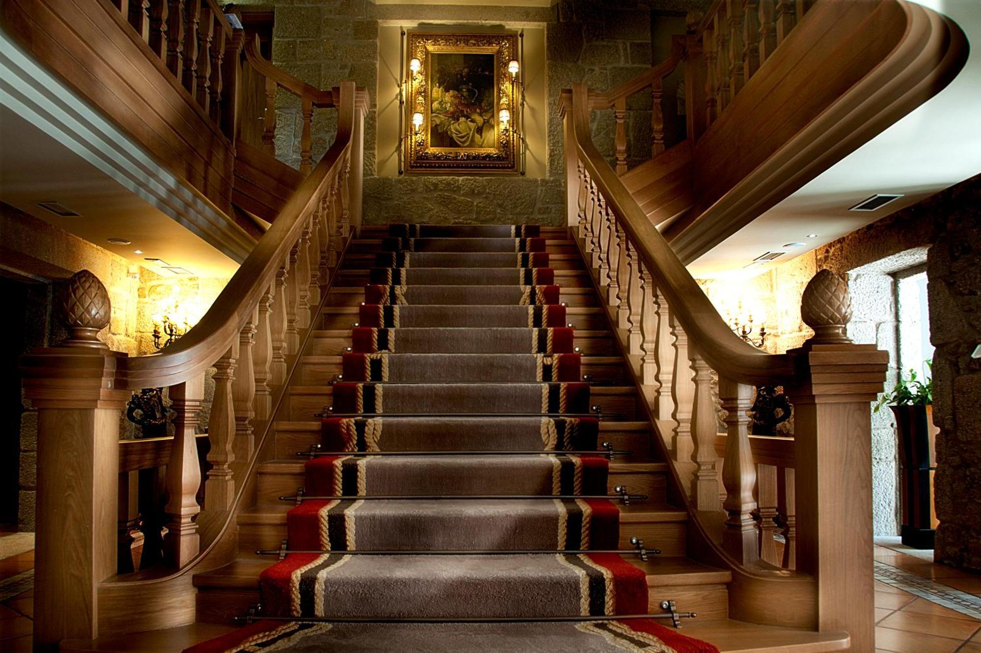 Pazo Los Escudos Hotel Spa & Resort วิโก ภายนอก รูปภาพ The staircase