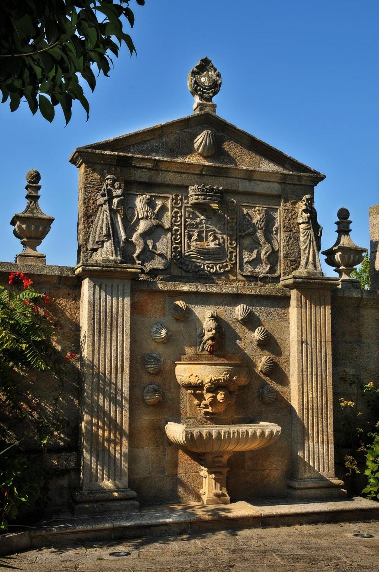 Pazo Los Escudos Hotel Spa & Resort วิโก ภายนอก รูปภาพ Fountain of the Dukes of Cadaval